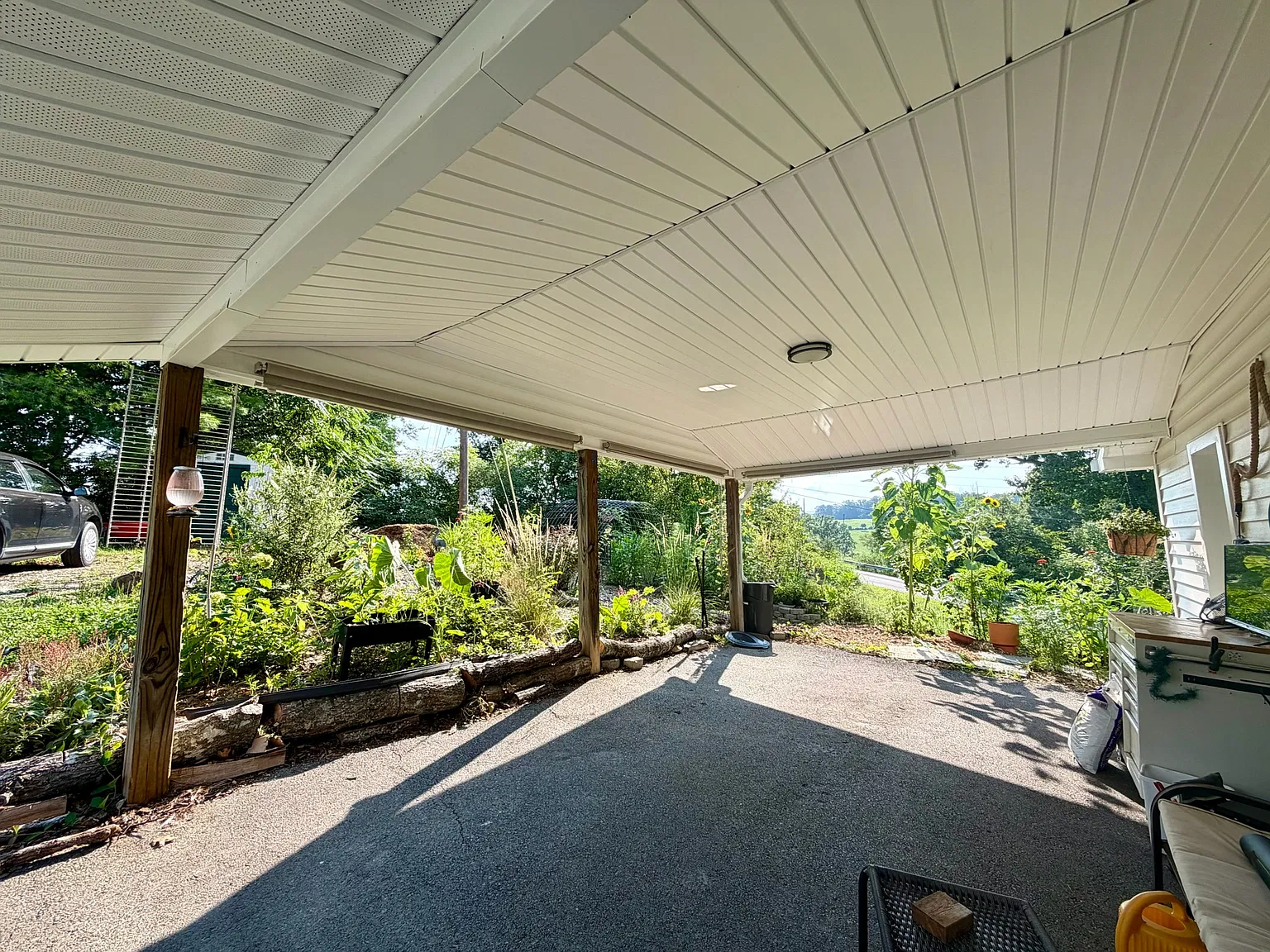 2 bed, 1025 sqft, $1,750 — Photo 2