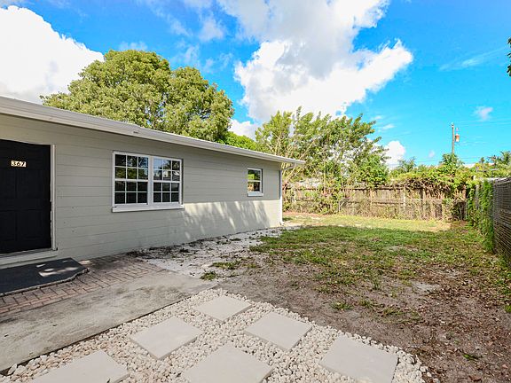 2nd image of 377 SE Tejon Street