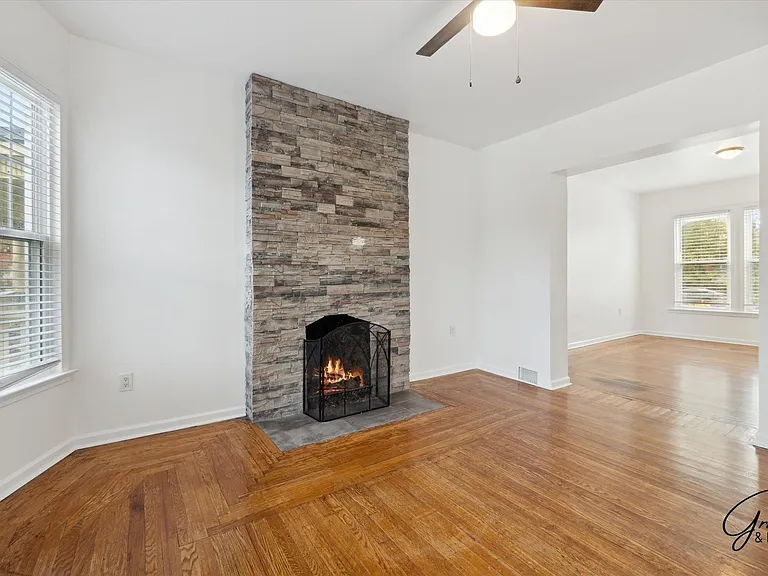242 Harmon St — Photo 5