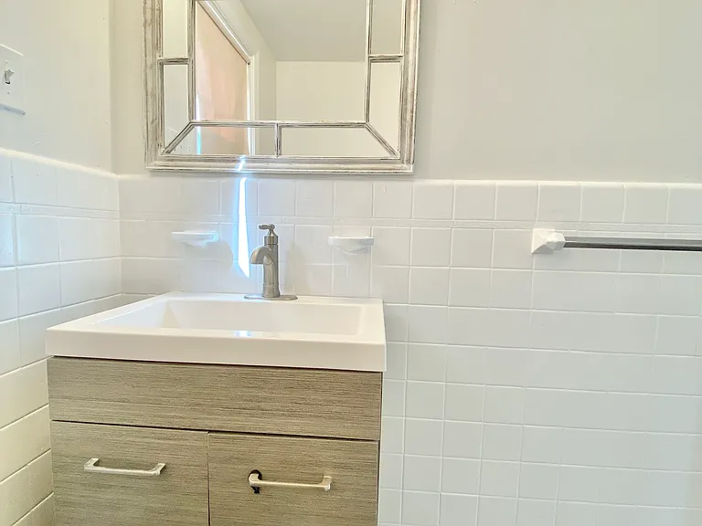 1029 Lafayette Ave — Photo 5