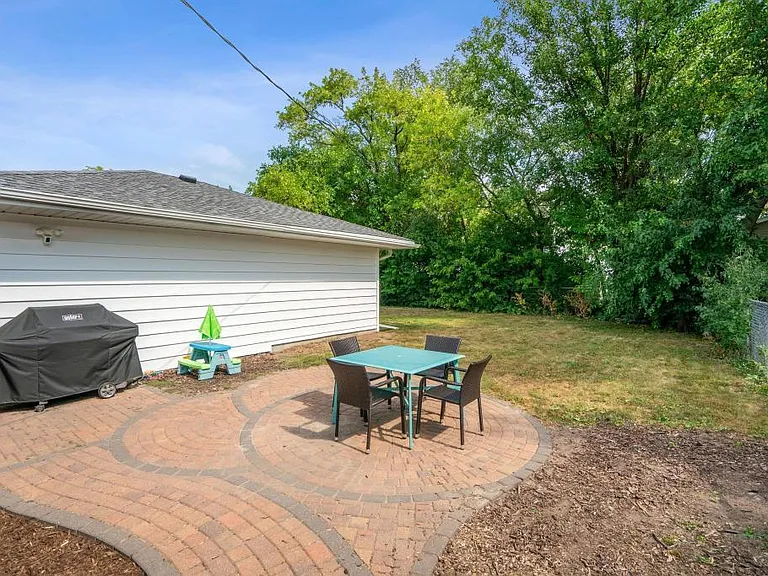 2601 Raleigh Ave — Photo 3