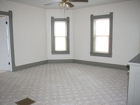 3rd image of 109 E Park St