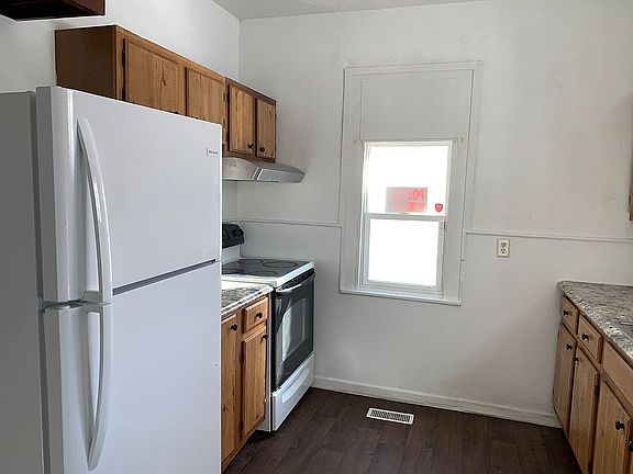 2nd image of 723 W Saginaw St