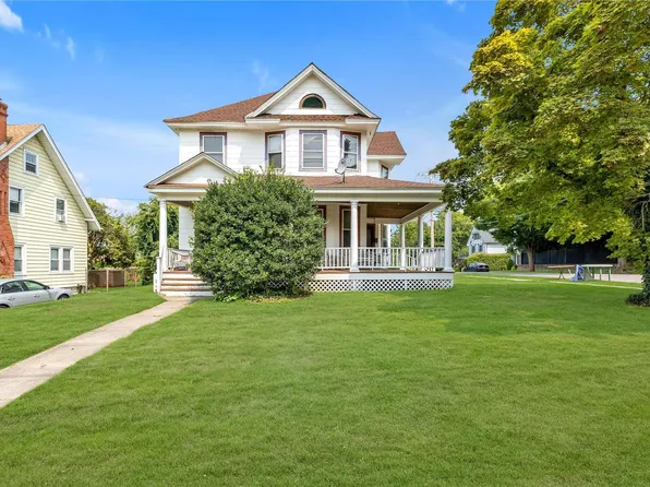23 Dewey Street, Huntington, NY 11743