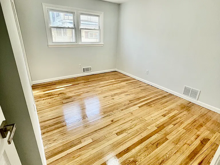 1311 Carrington St — Photo 7