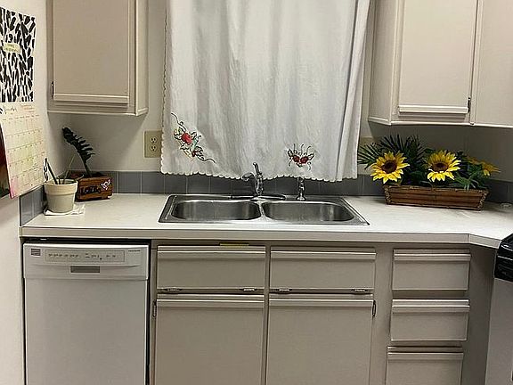4th image of 2020 Queen St Unit 50