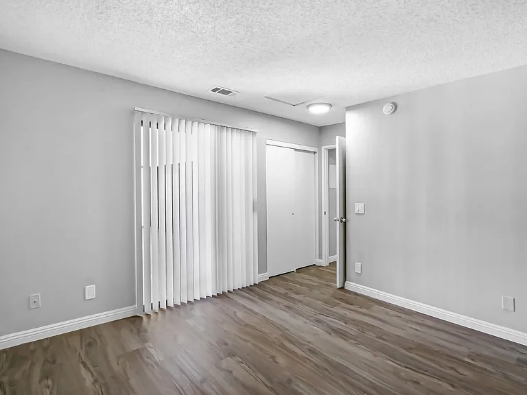 Palm Riverside — Photo 7