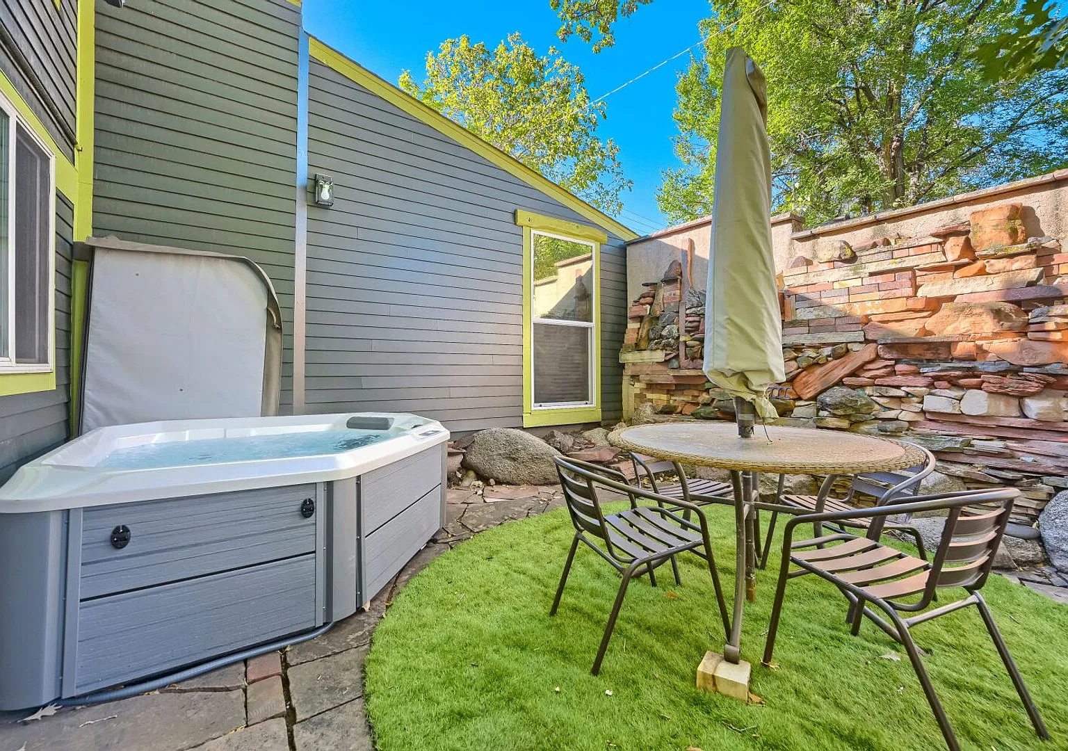 Renovated 2BR Central Boulder Retreat | Hot Tub — Photo 4