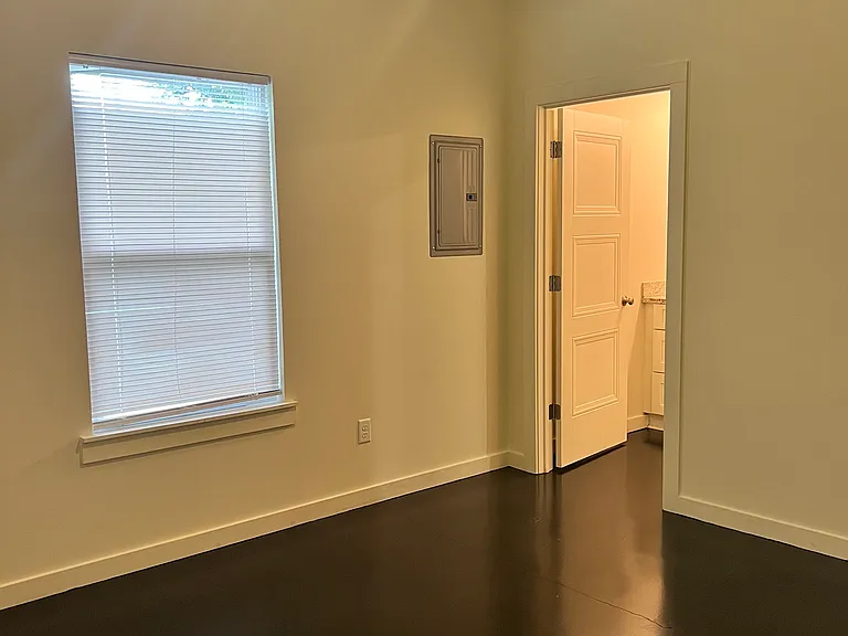 509 W Burton St #B — Photo 5