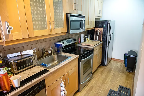 Rented by Easy Rental LLC | media 87