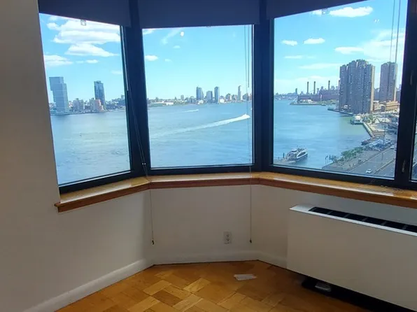 415 East 37th Street 15F image 2 of 24