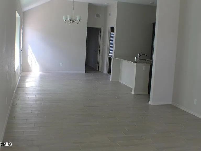 7425 Norte Mesa Ln — Photo 2