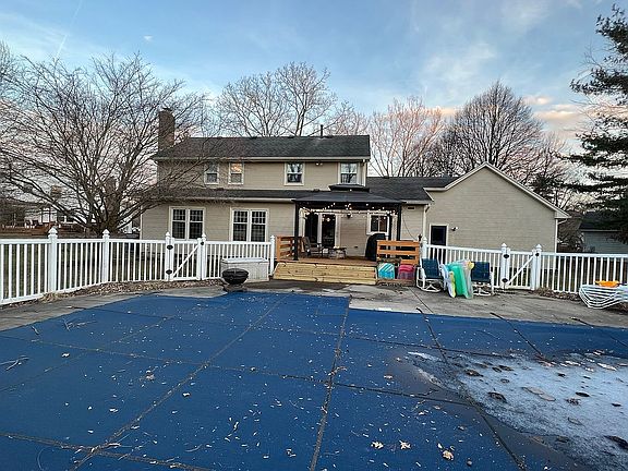 2nd image of 4 Winchester Dr