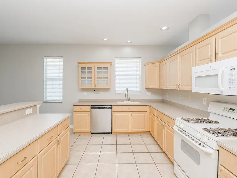 6717 Cambridge Park Dr — Photo 5