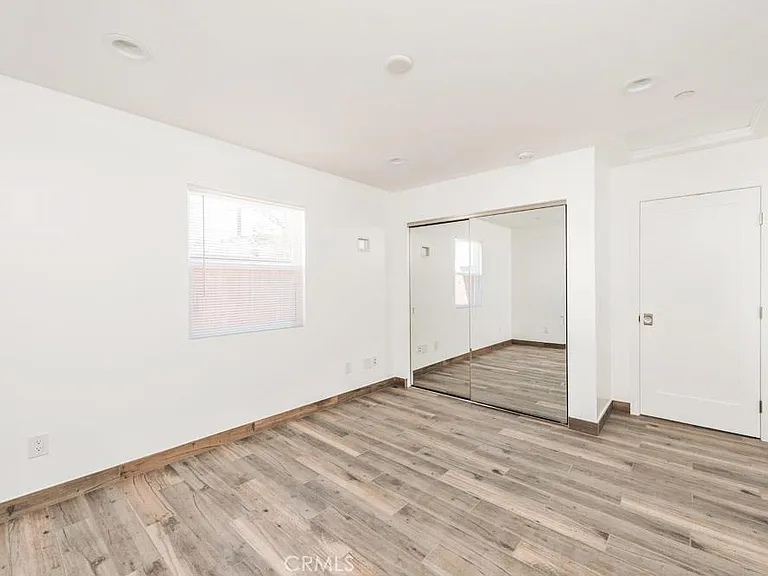 547 N Olive St — Photo 5