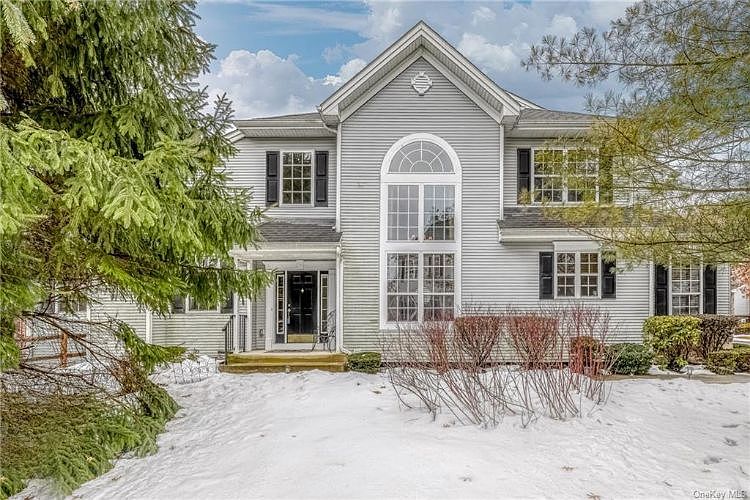 1st image of 236 Woodlands Dr