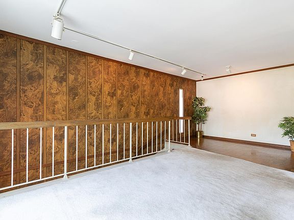 4th image of 214 Bradley Ct #28-D