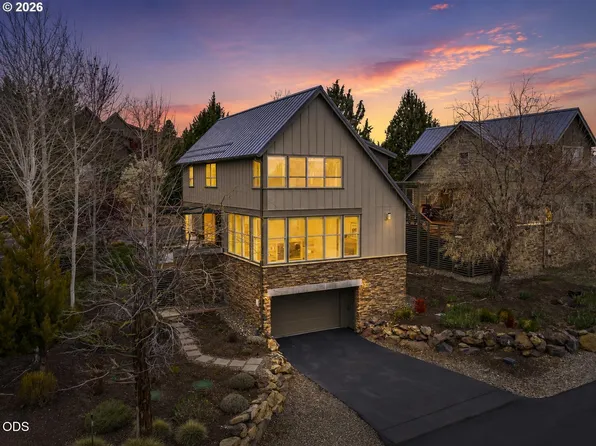 224 Volunteer Park Ln, Redmond, OR 97756