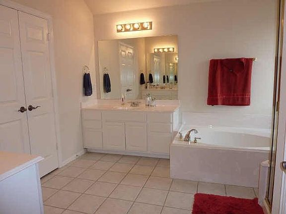 5th image of 1600 Oak Brook Ln