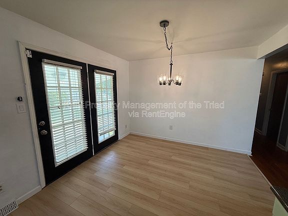 5th image of 710 Savannah St