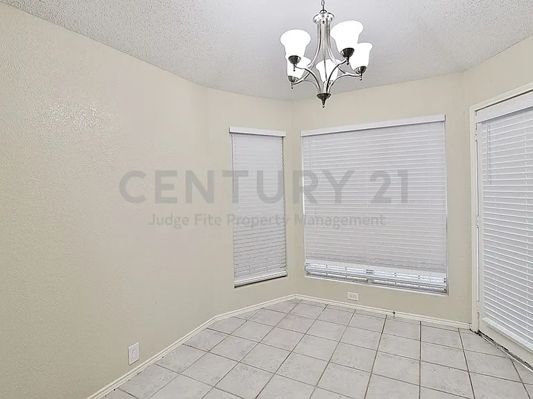 210 Ridgecrest Dr — Photo 5