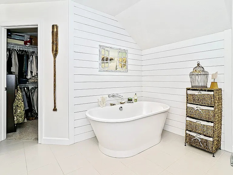 221 Wilson Dr — Photo 38