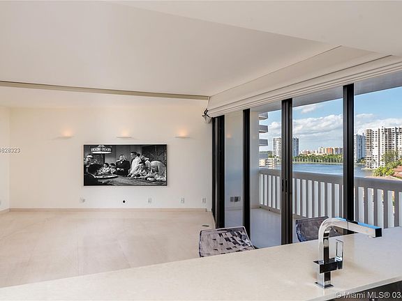 4th image of 1000 Island Blvd APT 905