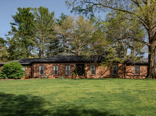 2212 Oakwood Dr E, Franklin, TN 37064