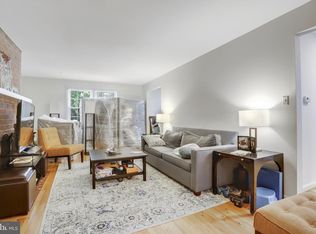 27 S Abingdon St, Arlington, VA 22204