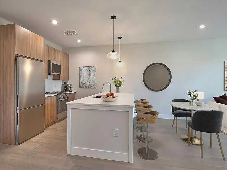 Diana Place — Photo 2