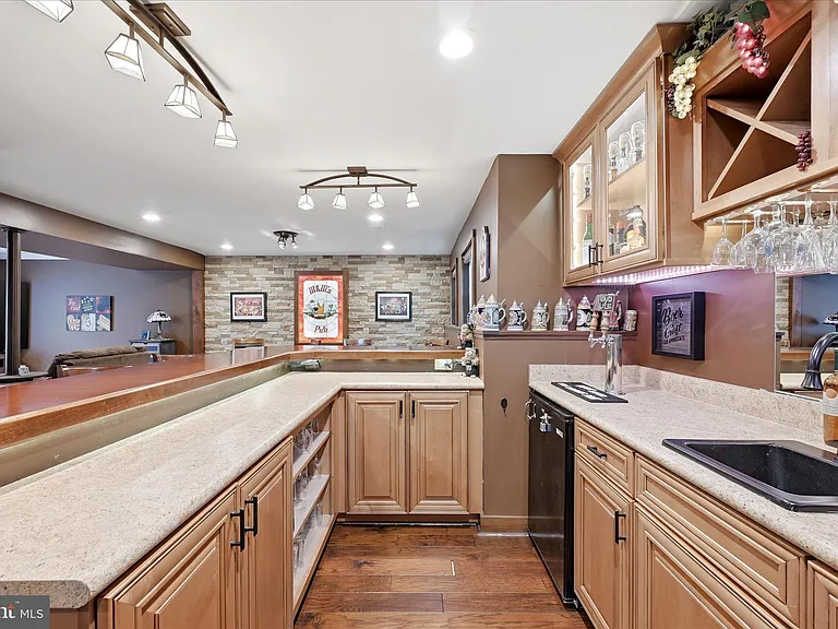 704 Seaton Ct SE — Photo 47