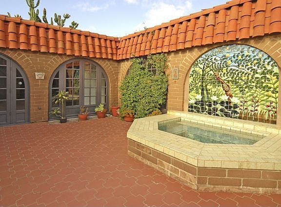 Delightful Inner Courtyard and Spa