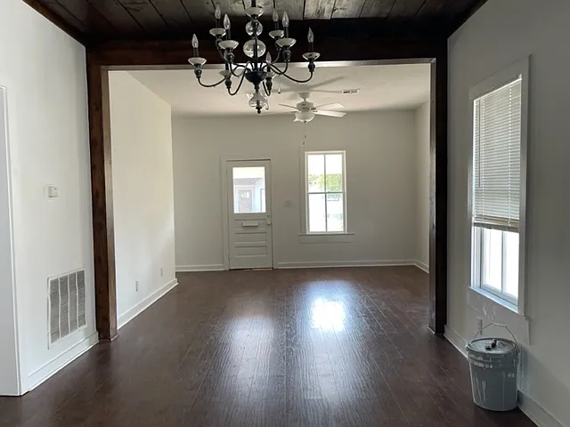 528 S Crocker St — Photo 8