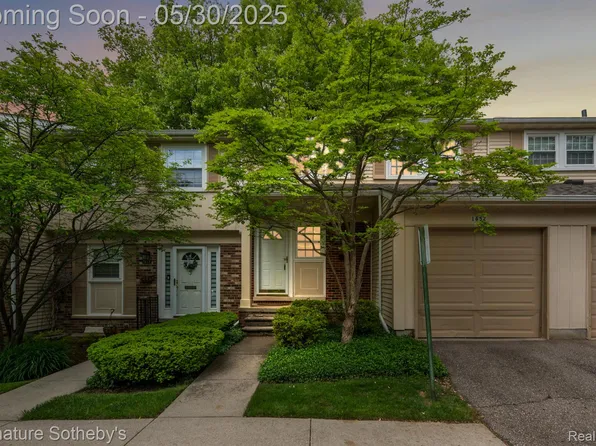 1652 Brentwood Dr, Troy, MI 48098