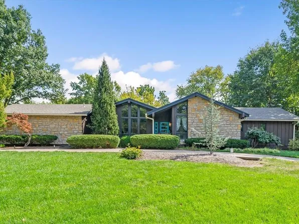 9601 Lee Blvd, Leawood, KS 66206
