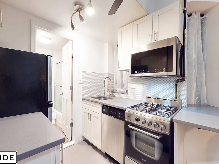 11 Saint Marks Pl #4 — Photo 4