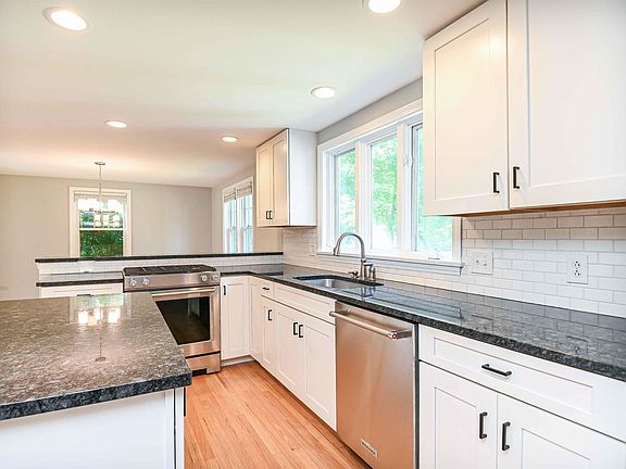 3rd image of 13 River Bend Drive