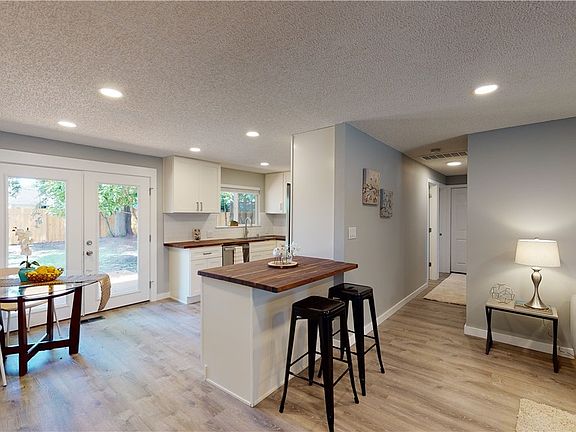 4th image of 4308 NE 10th St