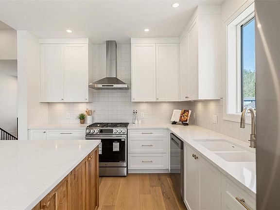 5th image of 9382 Lakefront Rise