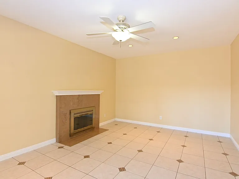 398 Roan St — Photo 3