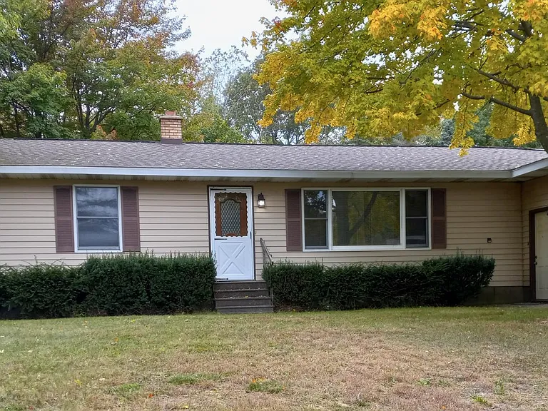 4661 S Sheridan Rd — Photo 2