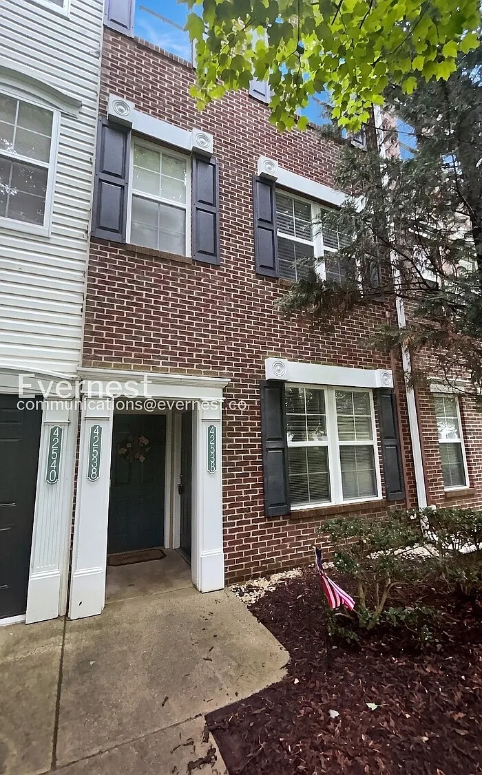 1 bed, 1.0 bath, 803 sqft, $1,995 — Photo 1