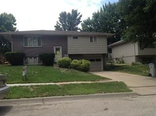 7125 Yosemite Dr, Lincoln, NE 68507