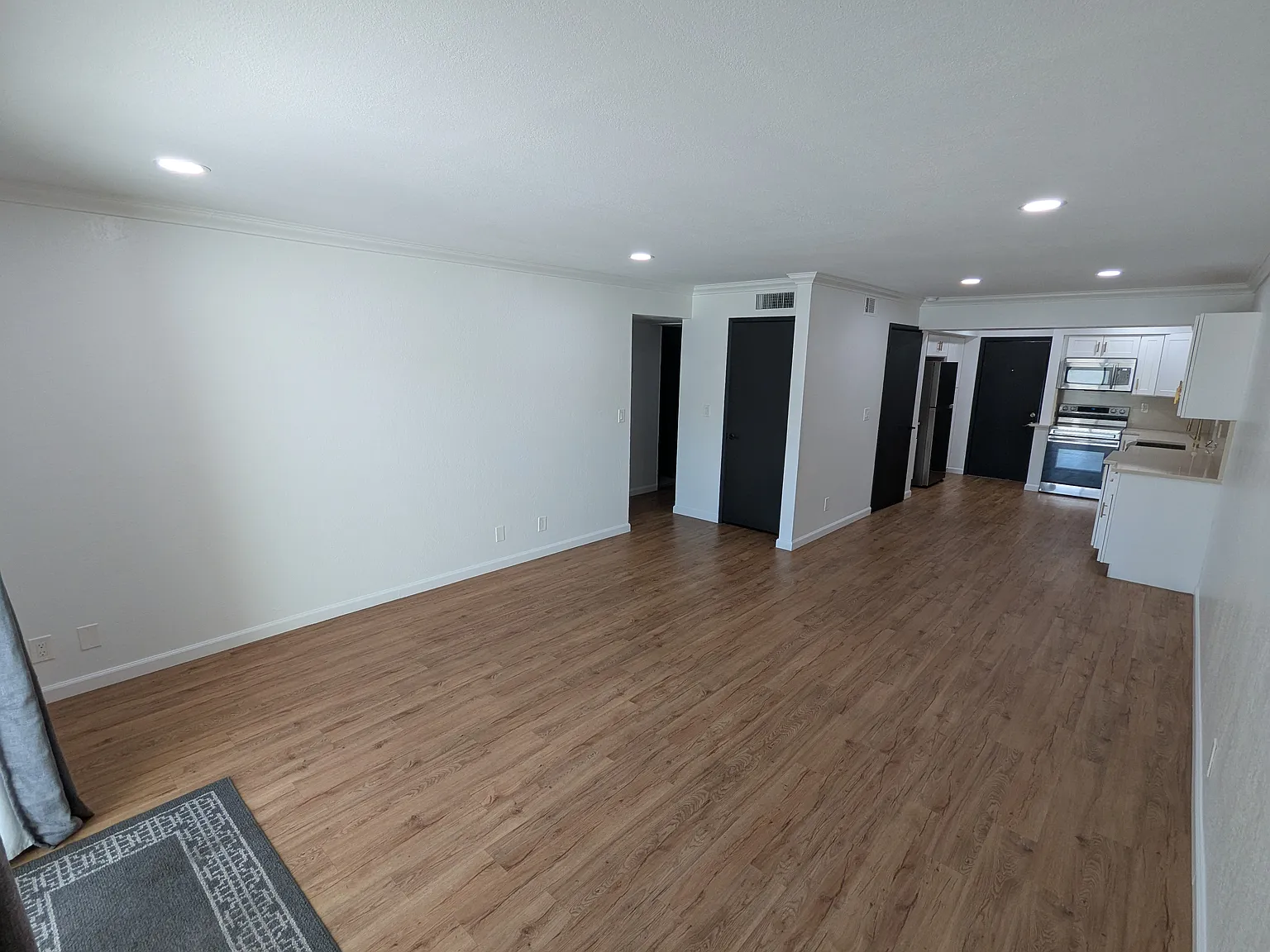 2 bed, 1008 sqft, $1,695 — Photo 2
