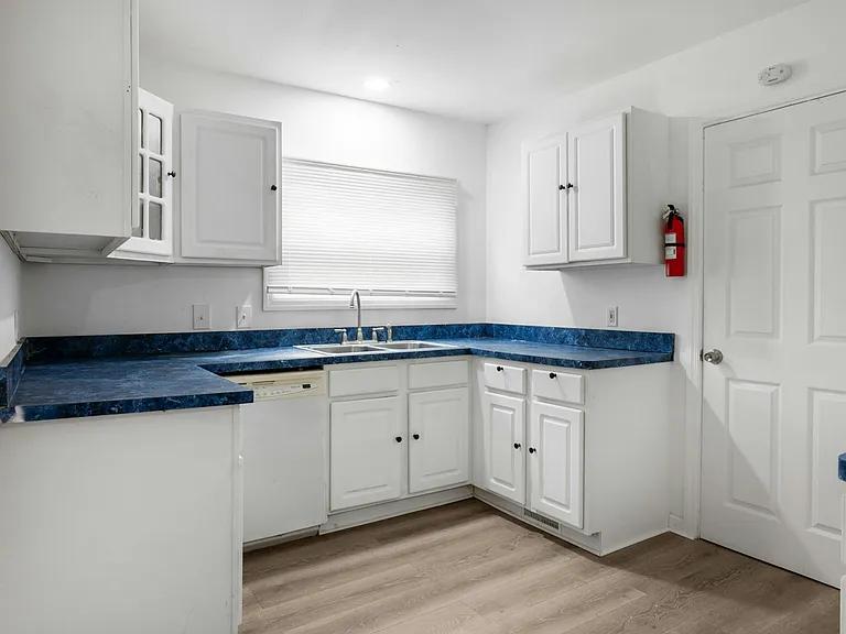 14608 Alder Ave — Photo 5