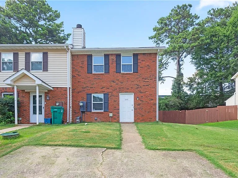 1441 Springleaf Cir SE — Photo 1