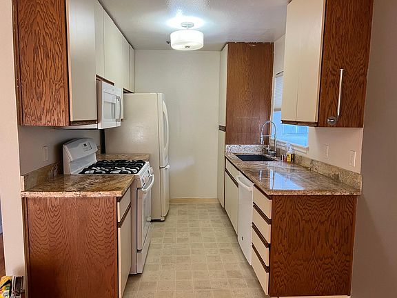 2nd image of 1010 San Antonio Cir