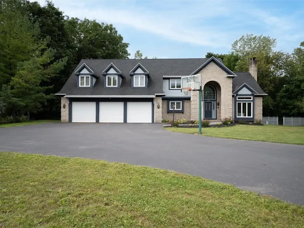 57 Deerborne Ln, Spencerport, NY 14559