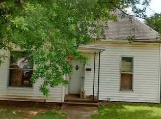 911 Kansas Ave, Chickasha, OK 73018