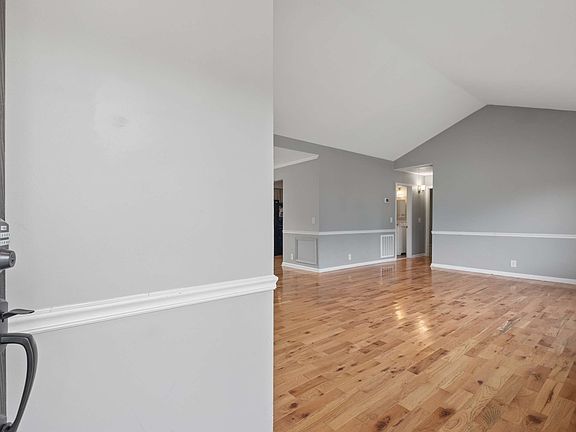 5th image of 507 Doral Country Dr